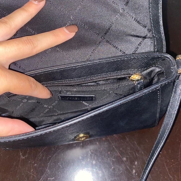 Michael Kors crossbody - Picture 3 of 3